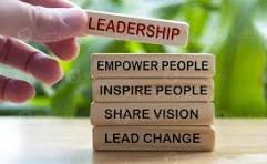 Blocchi di legno con i principi della leadership